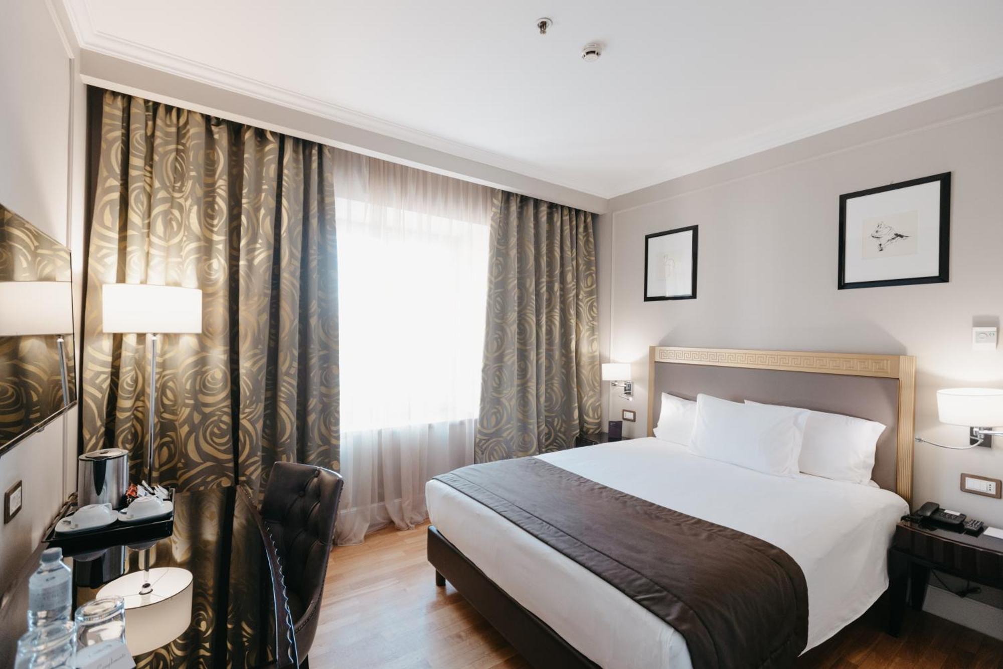 Grand Hotel Yerevan - Small Luxury Hotels Of The World Exterior foto