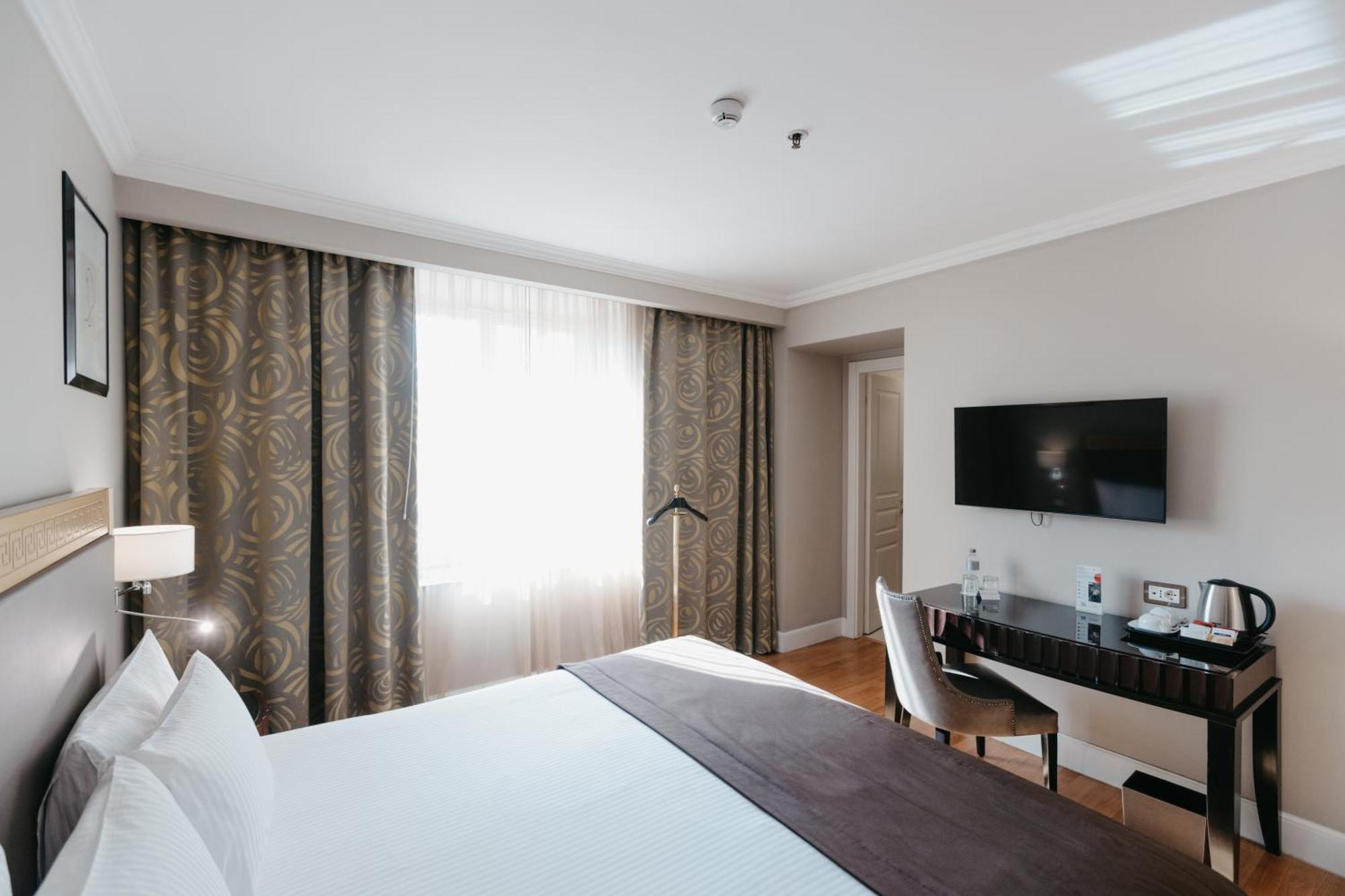 Grand Hotel Yerevan - Small Luxury Hotels Of The World Exterior foto