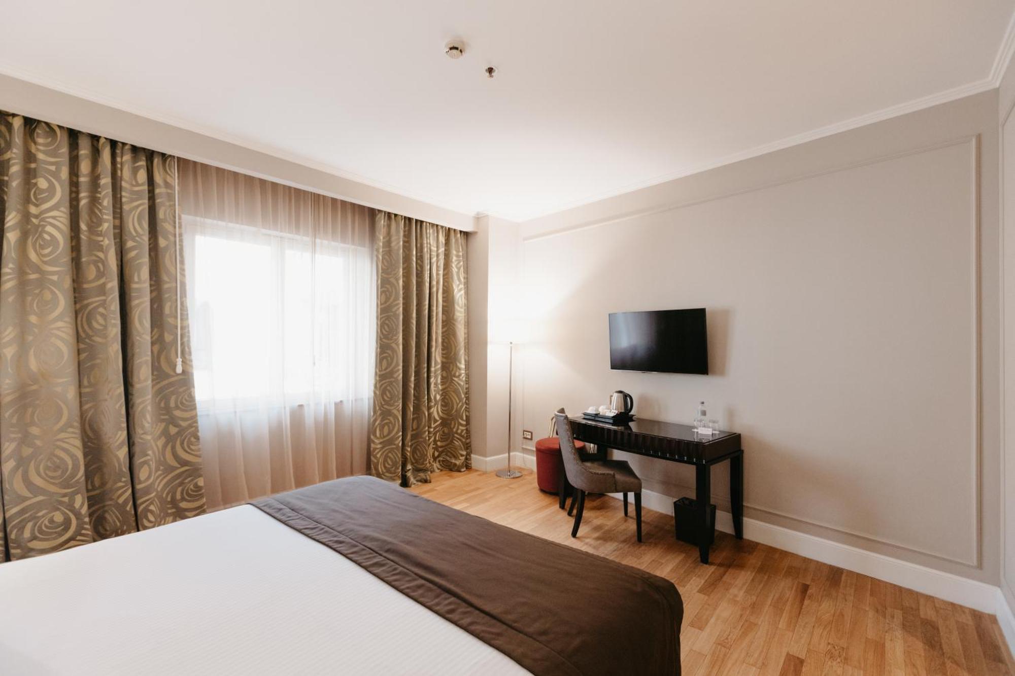Grand Hotel Yerevan - Small Luxury Hotels Of The World Exterior foto