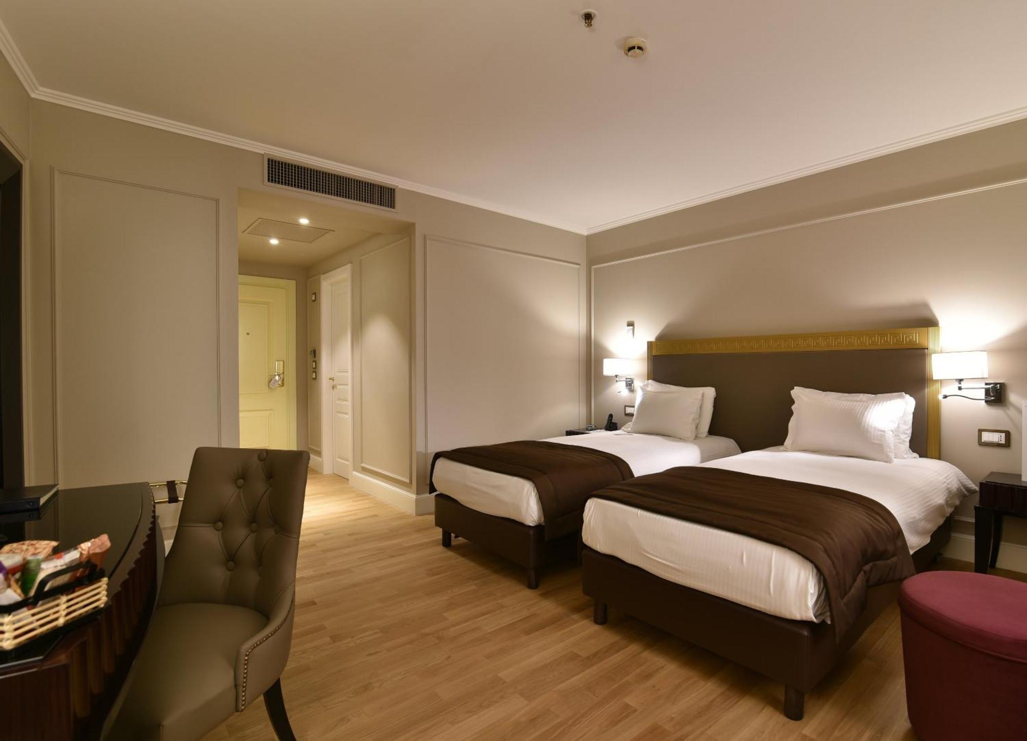 Grand Hotel Yerevan - Small Luxury Hotels Of The World Exterior foto